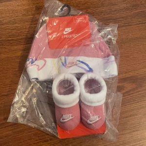 Nike 2-piece set hat and socks